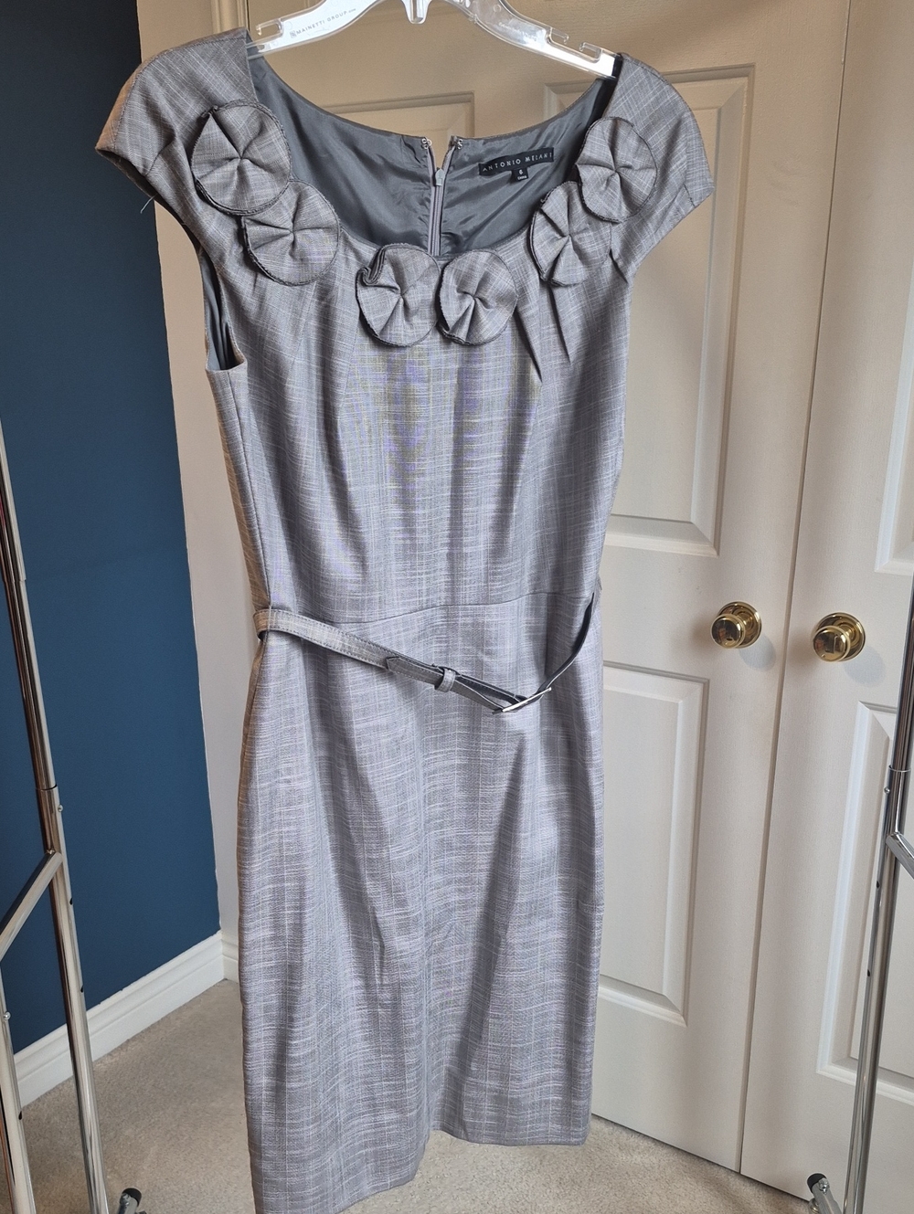 ANTONIO MELANI Light Gray Floral-Rosette Sheath Dress